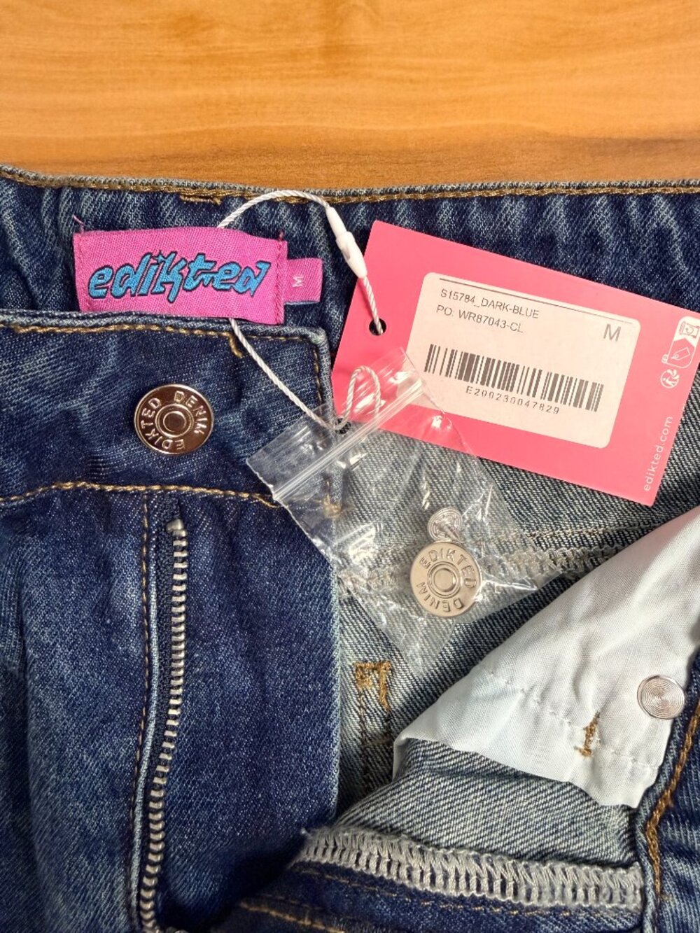 Edikted Karie Mid Rise Baggy Jeans Size M NWT - Picture 3 of 7